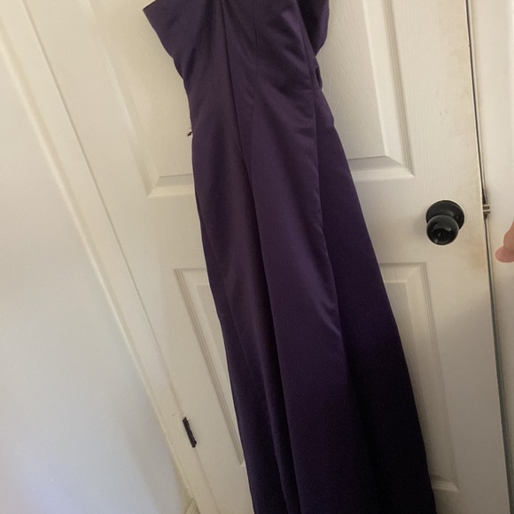 David’s Bridal strapless silky dress with broach - Picture 8 of 9